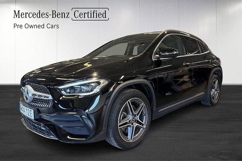 Svart Begagnad 2022 Mercedes GLA250 AMG SUV | 439 000 kr (Marknadspris) - Bild 1/4