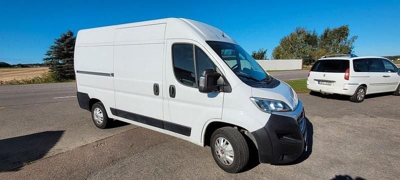 Vit Begagnad 2018 Fiat Ducato Van | 175 000 kr (Superpris) - Bild 1/4