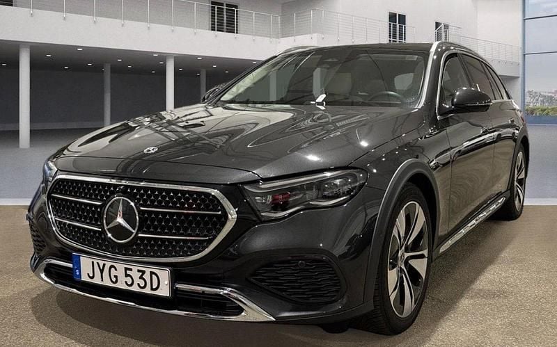 Grå Begagnad 2024 Mercedes E300 Kombi | 779 000 kr - Bild 1/2