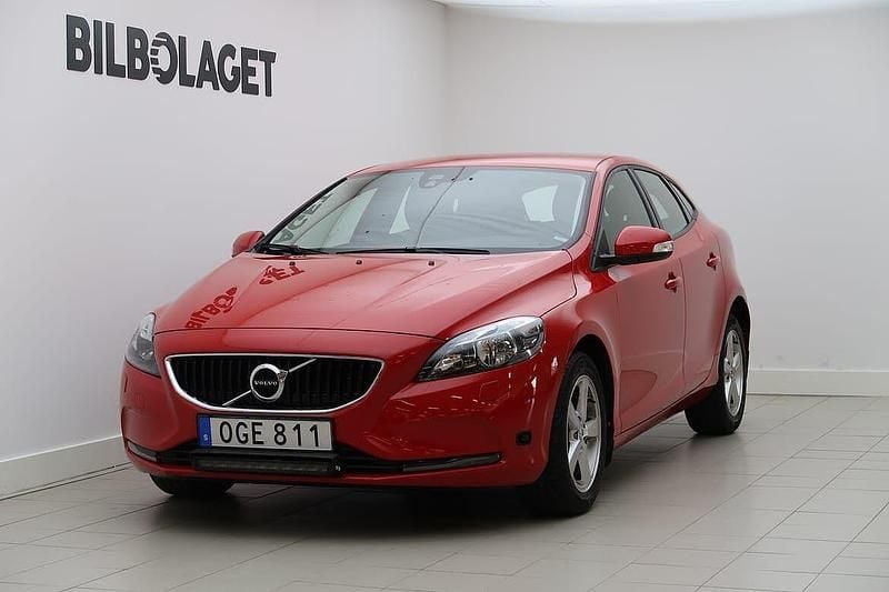 Röd Begagnad 2016 Volvo V40 Kinetic Kombi | 184 900 kr (Marknadspris) - Bild 1/4