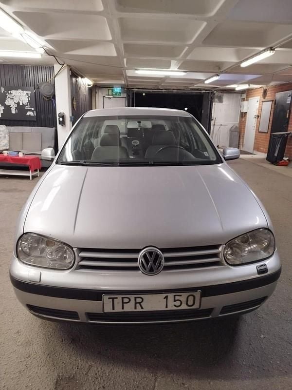 Begagnad 2003 VW Golf IV Halvkombi | 9 999 kr (Marknadspris) - Bild 1/4