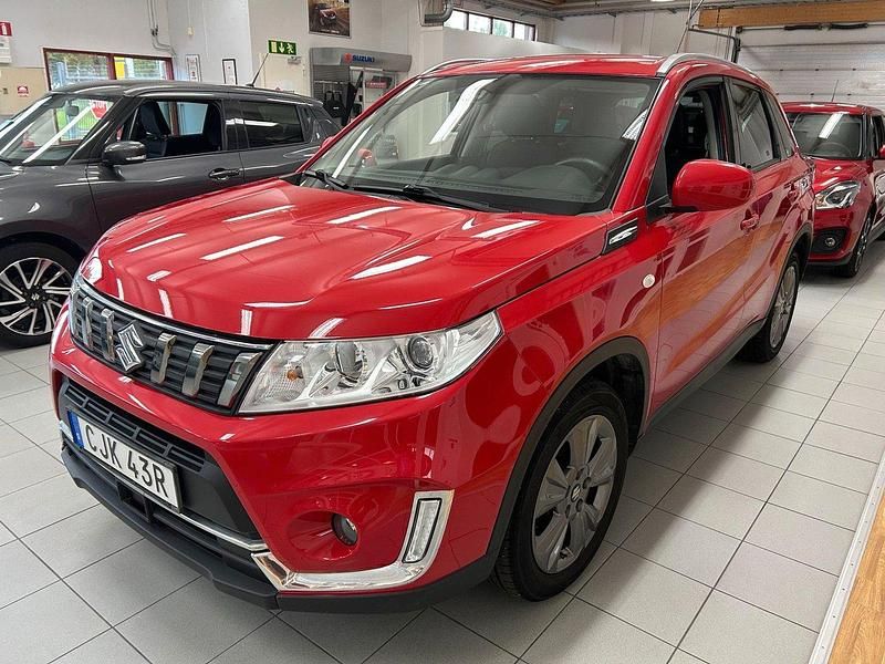 Röd Begagnad 2019 Suzuki Vitara SUV | 188 500 kr (Marknadspris) - Bild 1/4