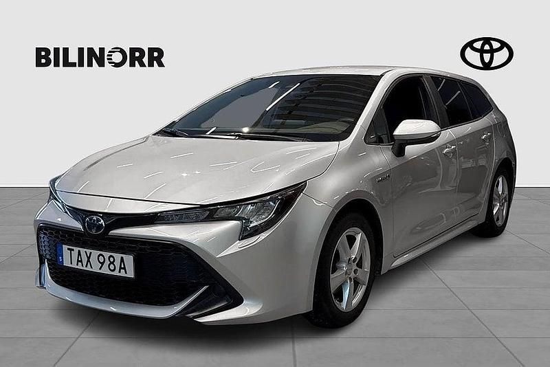 Begagnad Toyota Corolla Life 124 HK (91 kW) 2020 Silver Kombi