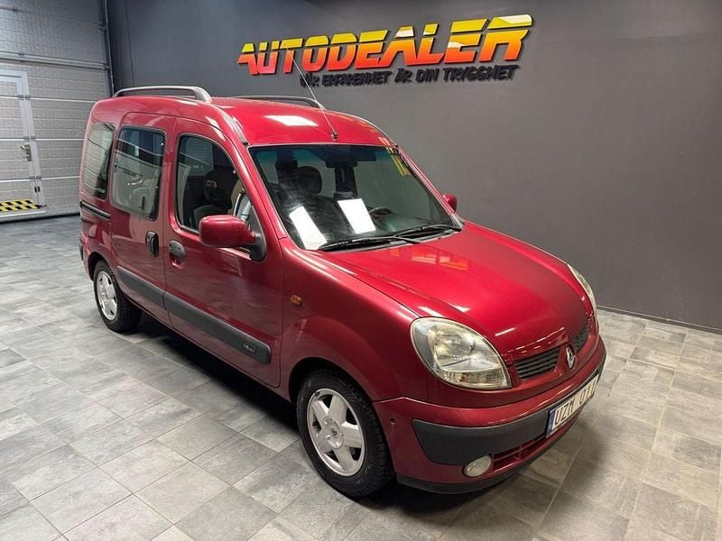 Mörkröd Begagnad 2004 Renault Kangoo Privilege Minibuss | 39 900 kr - Bild 1/4
