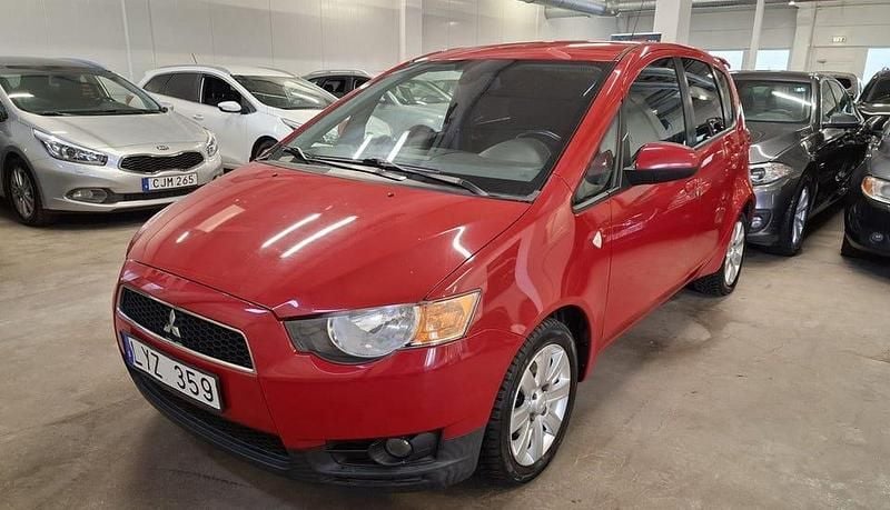 Begagnad Mitsubishi Colt 95 HK (69 kW) 2012 Röd Halvkombi