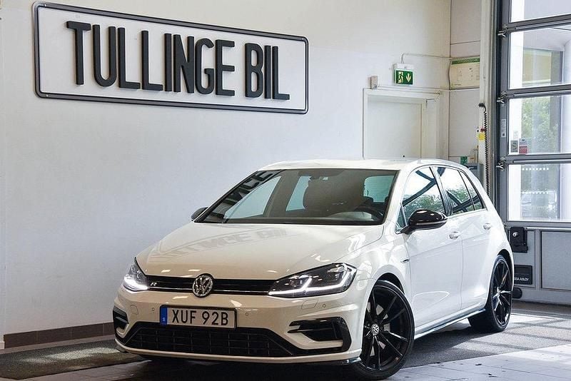 Vit Begagnad 2019 VW Golf VII R Halvkombi | 359 900 kr - Bild 1/4