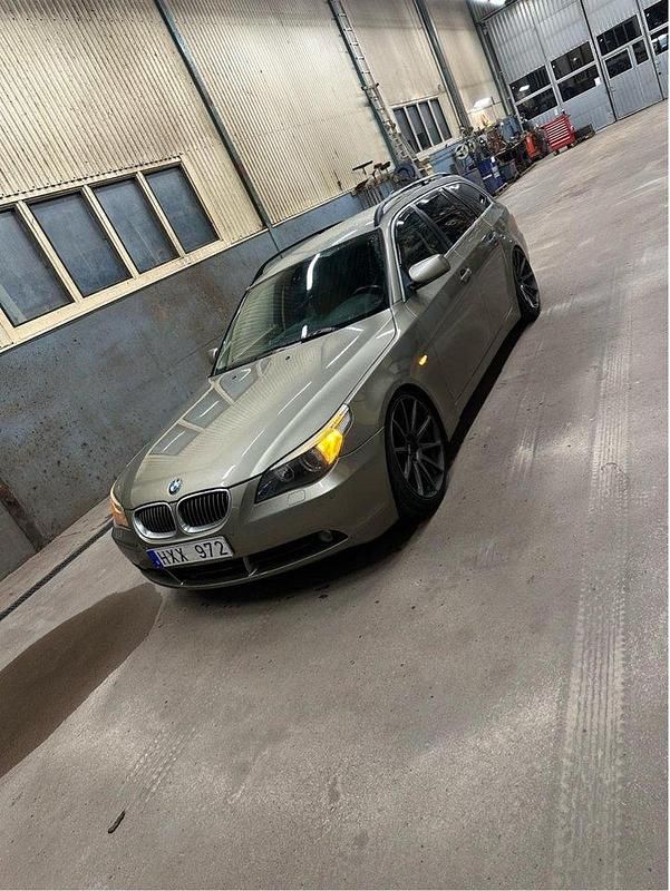 Grön Begagnad 2007 BMW 525 Kombi | 40 500 kr (Superpris) - Bild 1/4