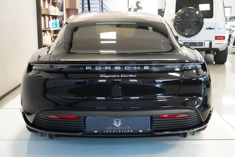 Begagnad Porsche Taycan Turbo 460 kW (626 HK) 2020 Svart metallic Sedan