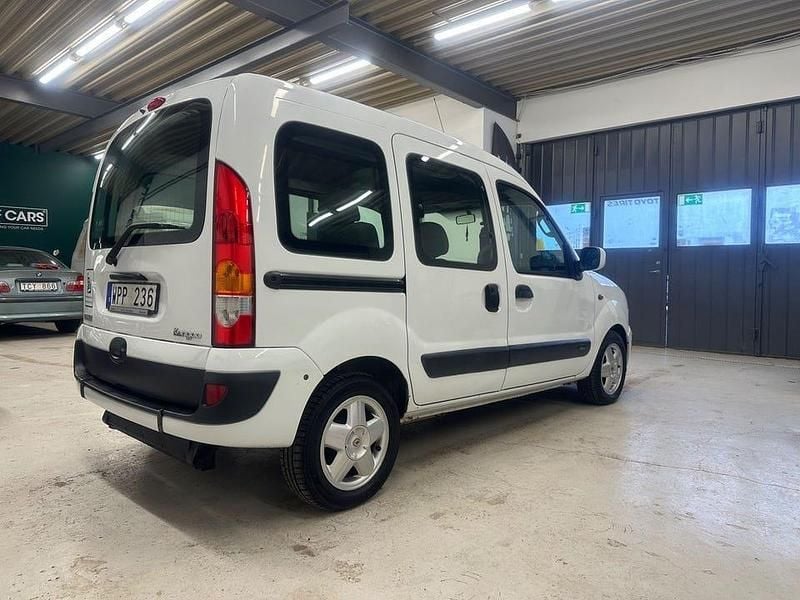 Begagnad Renault Kangoo 96 HK (70 kW) 2005 Vit Minibuss