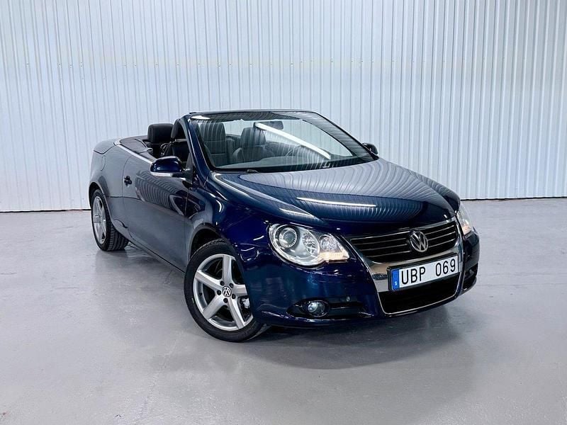 Mörkblå (blå) Begagnad 2008 VW Eos Exclusive Cab | 64 500 kr (Bra pris) - Bild 1/4