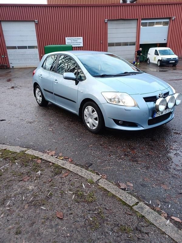 Begagnad Toyota Auris 126 HK (92 kW) 2008 Halvkombi