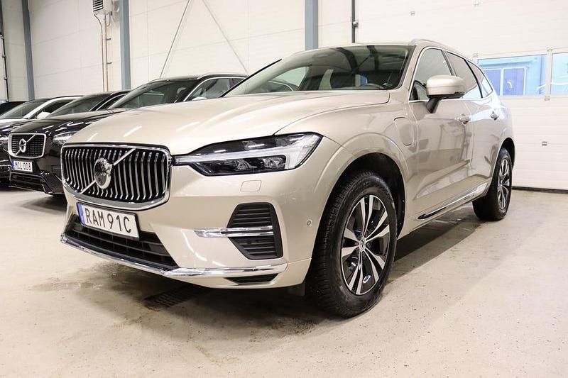Begagnad Volvo XC60 Core 350 HK (257 kW) 2023 Grå SUV
