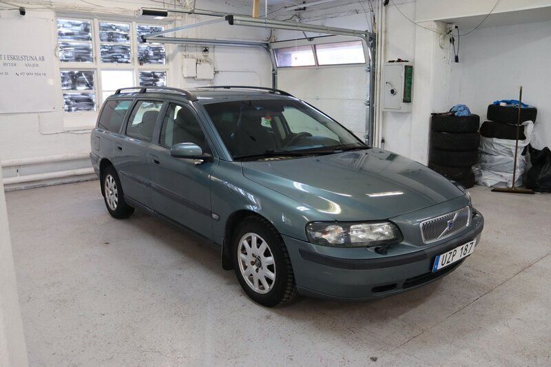 Grön Begagnad 2004 Volvo V70 Kombi | 29 900 kr (Marknadspris) - Bild 1/4