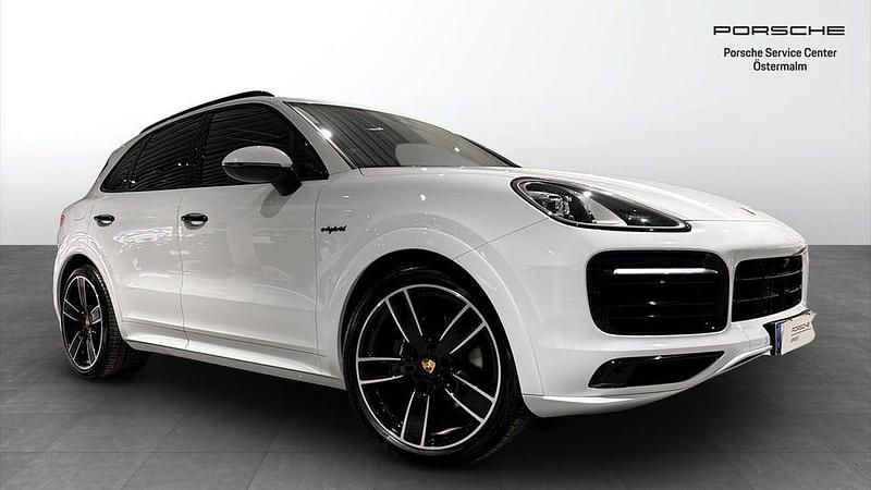 Carrara white metallic Begagnad 2023 Porsche Cayenne Platinum Edition SUV | 925 000 kr - Bild 1/4