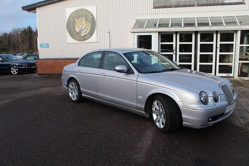 Silver Begagnad 2002 Jaguar S-Type R Sedan | 139 000 kr - Bild 1/4
