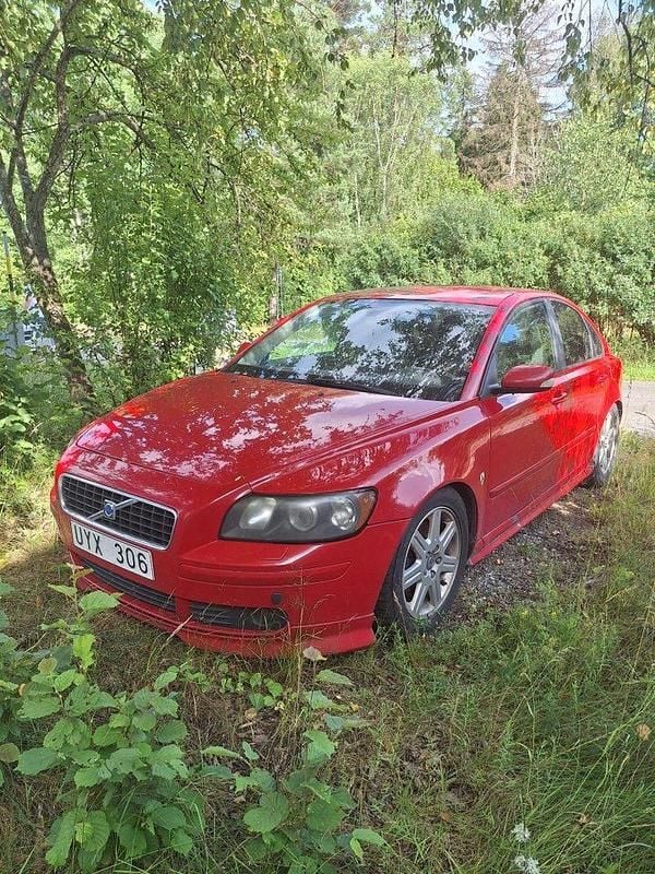 Röd Begagnad 2004 Volvo S40 Sedan | 7 500 kr (Superpris) - Bild 1/4
