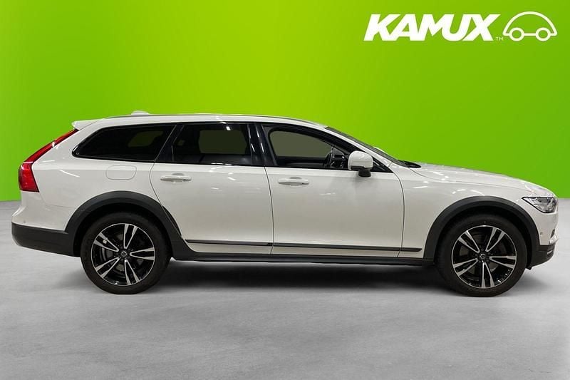 Begagnad Volvo V90 CC Inscription 190 HK (139 kW) 2017 Vit Kombi