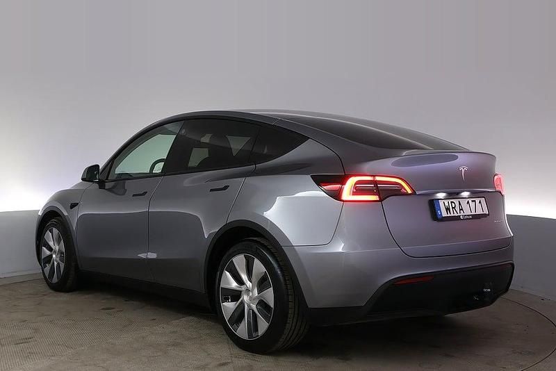 Begagnad Tesla Model Y Long Range AWD 378 kW (514 HK) 2023 Grå SUV