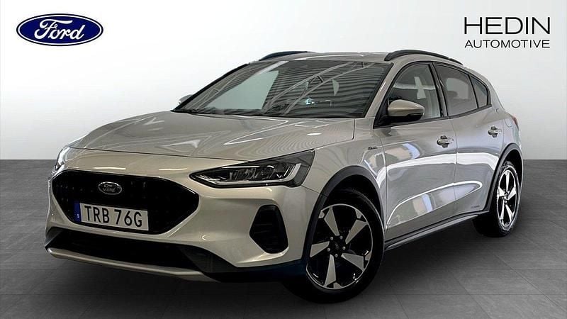 Grå (silver) Begagnad 2022 Ford Focus Active Halvkombi | 184 900 kr (Bra pris) - Bild 1/4