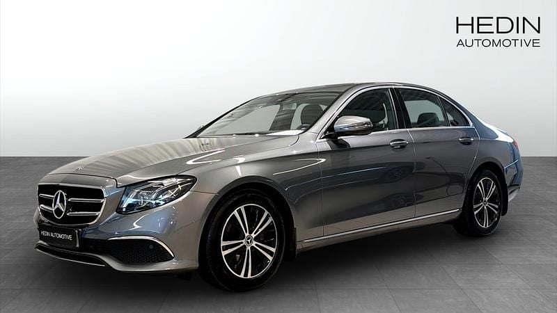Grå (grey) Begagnad 2019 Mercedes E200 Avantgarde Sedan | 289 000 kr (Marknadspris) - Bild 1/4