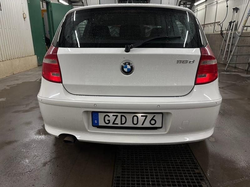 Begagnad BMW 118 143 HK (105 kW) 2008 Halvkombi