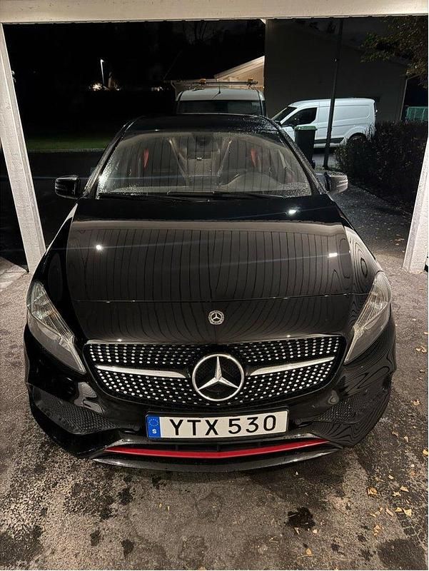 Svart Begagnad 2018 Mercedes A250 Sport Edition Halvkombi | 235 000 kr (Bra pris) - Bild 1/4
