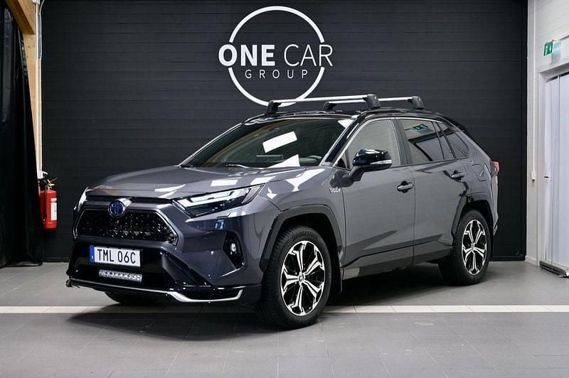 Grå Begagnad 2022 Toyota RAV4 Hybrid Premium SUV | 489 800 kr (Marknadspris) - Bild 1/4