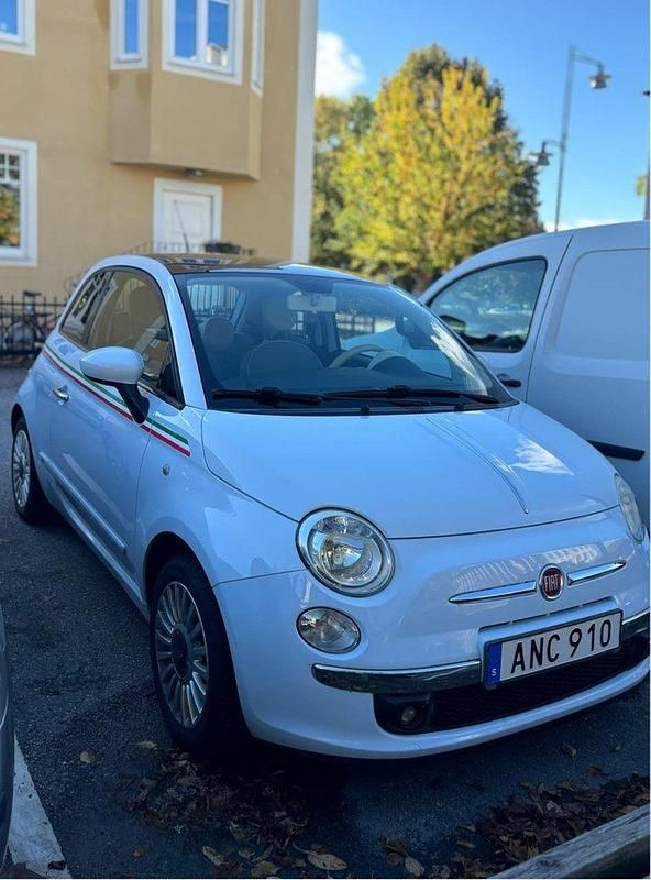 Blå Begagnad 2008 Fiat 500 Lounge Halvkombi | 38 000 kr (Marknadspris) - Bild 1/4