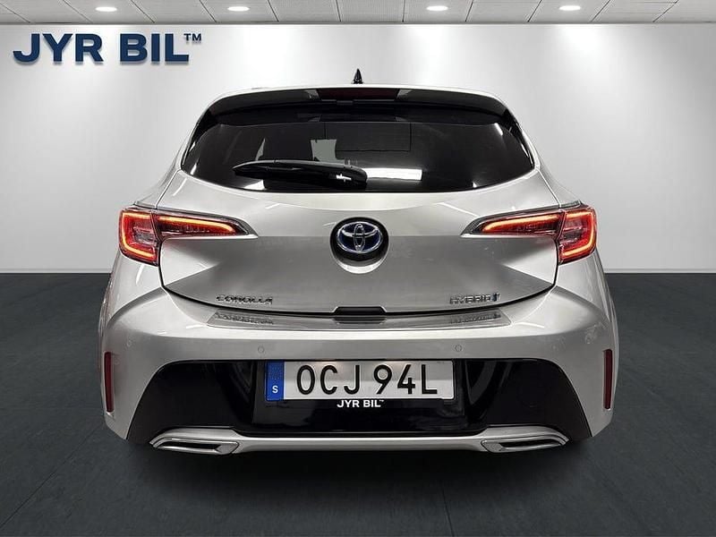 Begagnad Toyota Corolla Hybrid Executive 184 HK (135 kW) 2019 Silver Halvkombi