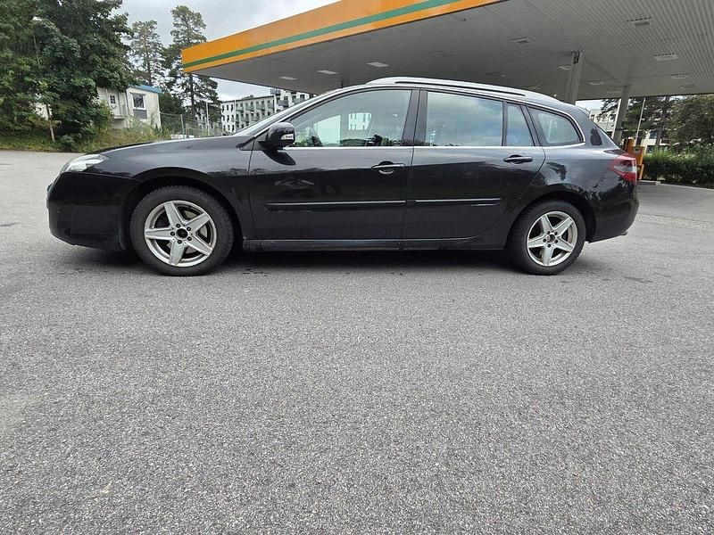 Svart Begagnad 2011 Renault Laguna GrandTour Kombi | 55 000 kr (Marknadspris) - Bild 1/4