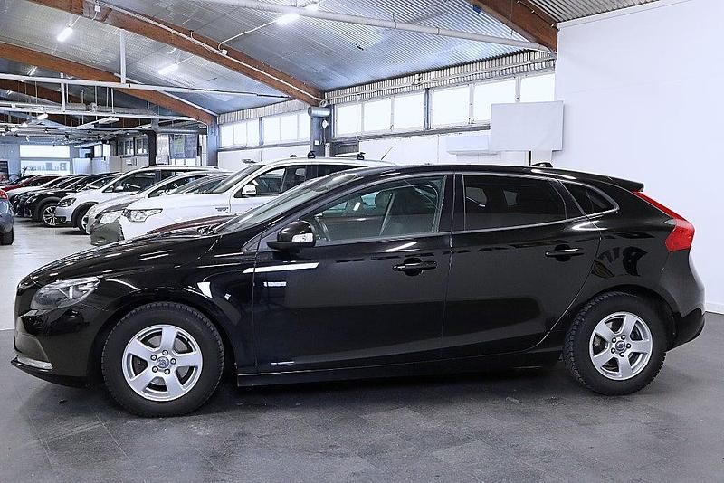 Begagnad Volvo V40 Kinetic 116 HK (85 kW) 2014 Svart Halvkombi