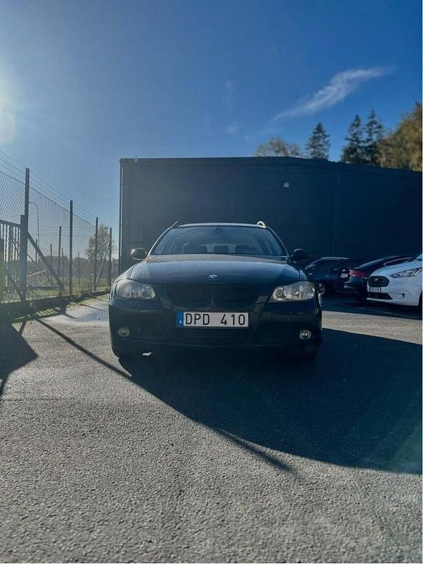 Svart Begagnad 2008 BMW 320 Advantage Kombi | 45 000 kr (Bra pris) - Bild 1/4