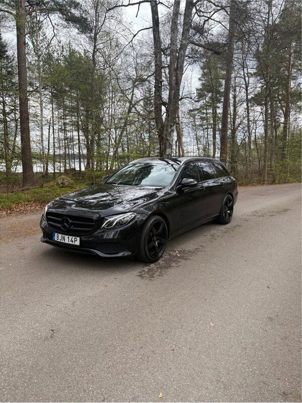 Svart Begagnad 2019 Mercedes E200 Kombi | 179 900 kr (Lite dyr) - Bild 1/4