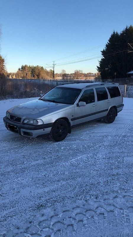 Begagnad 2000 Volvo XC70 Kombi | 26 000 kr (Marknadspris) - Bild 1/4