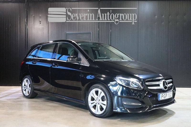 Svart Begagnad 2017 Mercedes B180 Edition Minibuss | 139 000 kr (Marknadspris) - Bild 1/4