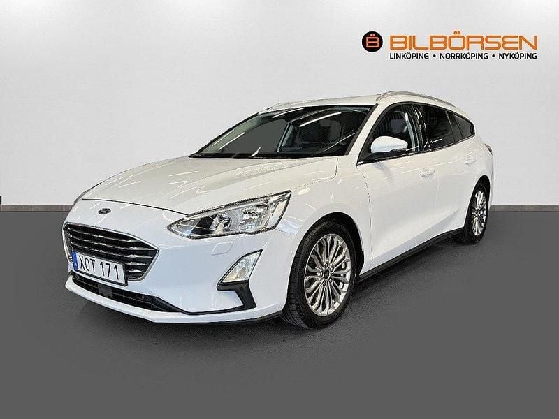 Vit Begagnad 2018 Ford Focus Titanium Kombi | 119 900 kr (Bra pris) - Bild 1/4