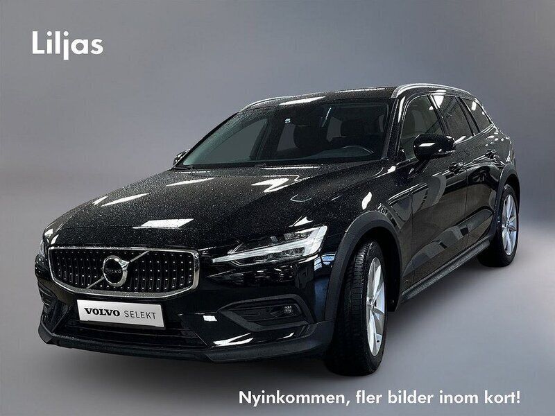 Svart Begagnad 2020 Volvo V60 CC SE Kombi | 359 000 kr (Marknadspris) - Bild 1/3
