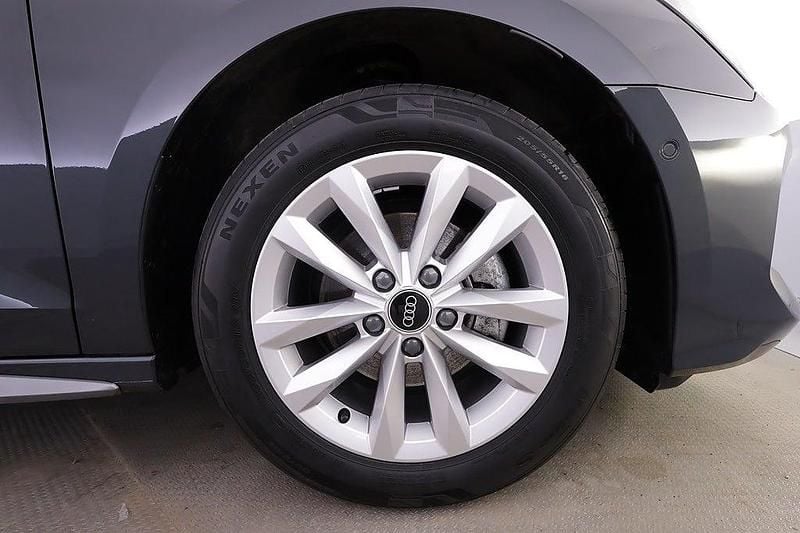 Begagnad Audi A3 Sportback Premium 150 HK (110 kW) 2024 Grå Halvkombi