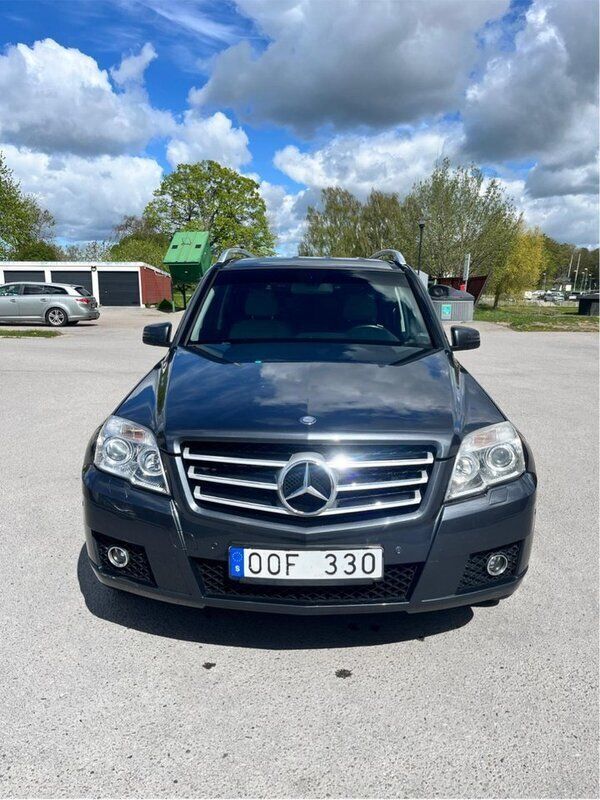 Grå Begagnad 2010 Mercedes GLK220 SUV | 145 000 kr (Marknadspris) - Bild 1/4