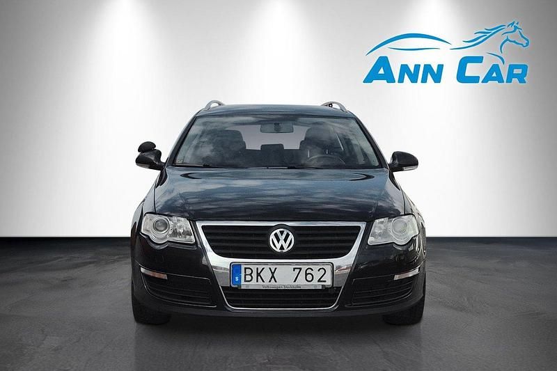 Svart Begagnad 2010 VW Passat Kombi | 44 998 kr (Marknadspris) - Bild 1/4