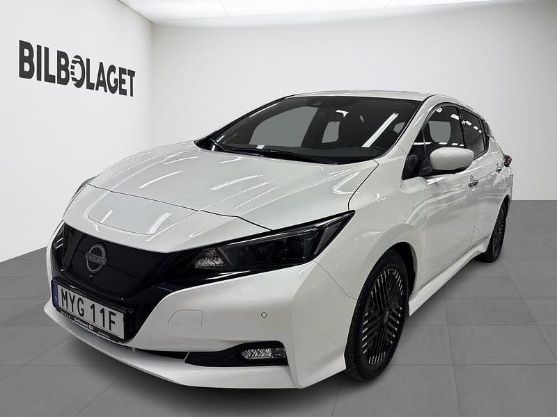 Vit Begagnad 2022 Nissan Leaf N-Connecta Halvkombi | 174 800 kr (Marknadspris) - Bild 1/4