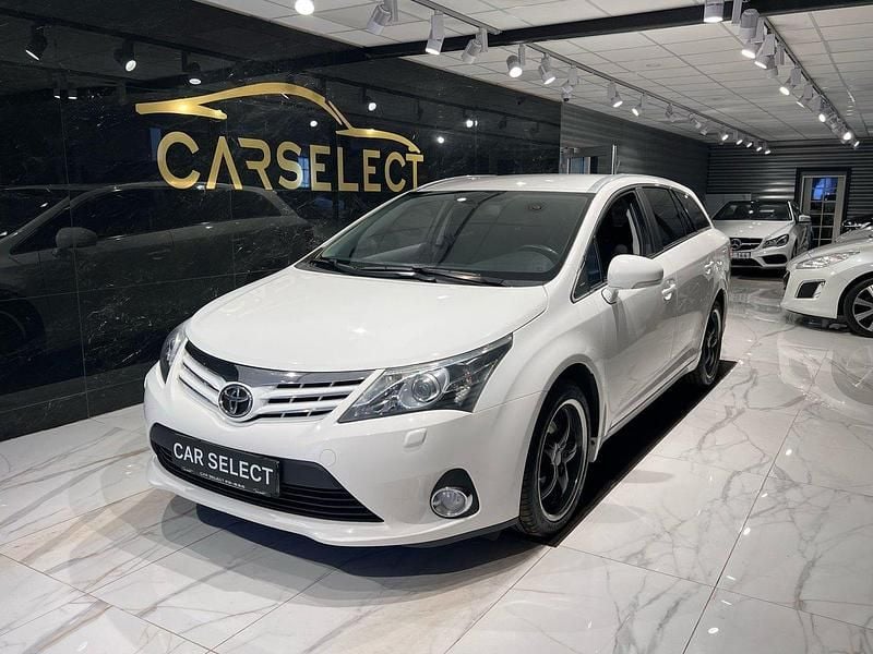 Vit Begagnad 2014 Toyota Avensis Business Edition Kombi | 109 900 kr (Marknadspris) - Bild 1/4