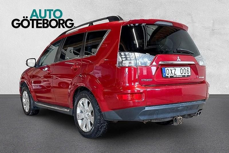 Begagnad Mitsubishi Outlander Comfort Edition 156 HK (114 kW) 2011 Röd SUV