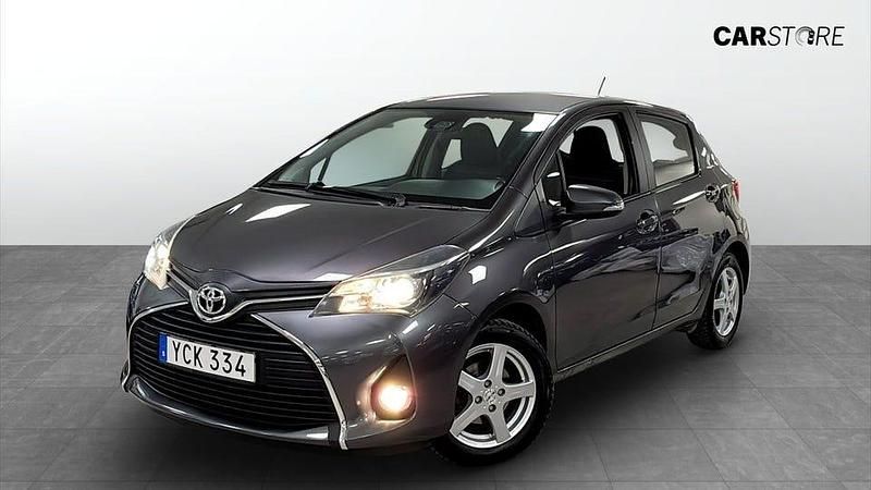 Grå Begagnad 2016 Toyota Yaris Active Halvkombi | 109 000 kr (Marknadspris) - Bild 1/4