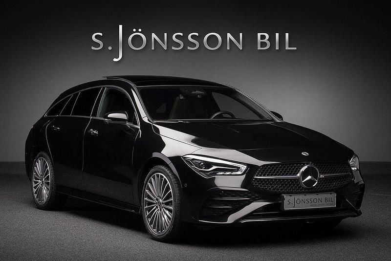 Svart Begagnad 2024 Mercedes CLA250 Shooting Brake AMG Kombi | 439 000 kr - Bild 1/4