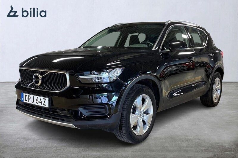 Svart Begagnad 2022 Volvo XC40 Momentum SUV | 279 900 kr (Marknadspris) - Bild 1/3