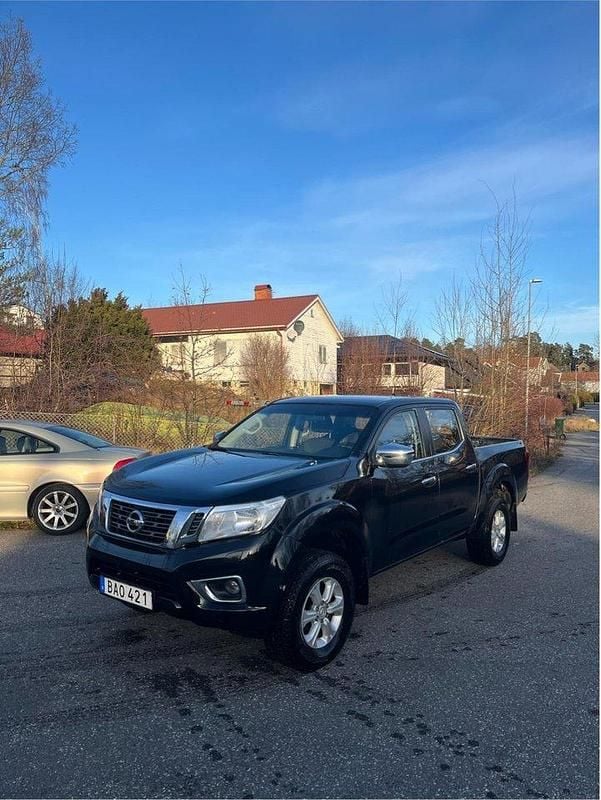Svart Begagnad 2017 Nissan Navara Pickup | 150 000 kr - Bild 1/4