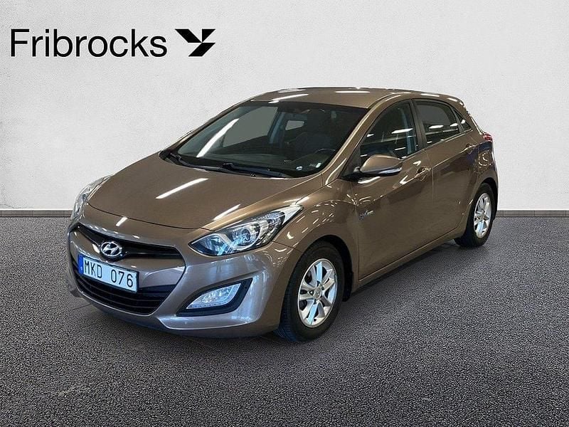 Brun Begagnad 2013 Hyundai i30 Halvkombi | 94 800 kr (Lite dyr) - Bild 1/4