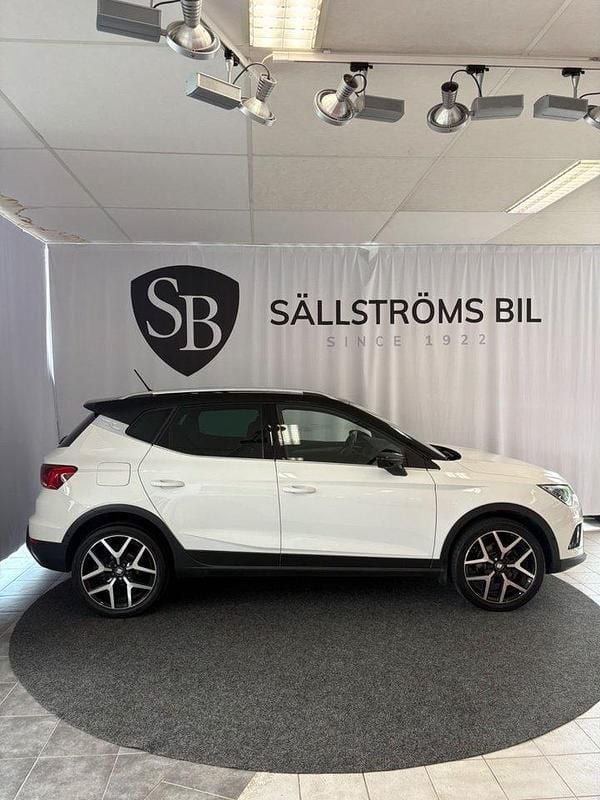 Flerfärgad Begagnad 2019 Seat Arona FR SUV | 194 900 kr (Marknadspris) - Bild 1/4