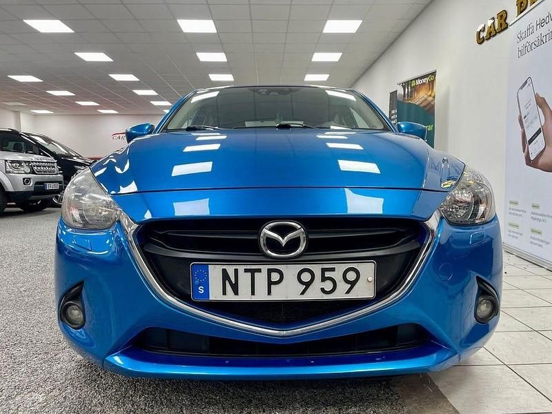 Begagnad Mazda 2 90 HK (66 kW) 2015 Blå Halvkombi